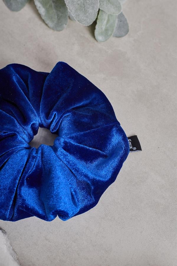 Saks Velvet Scrunchie