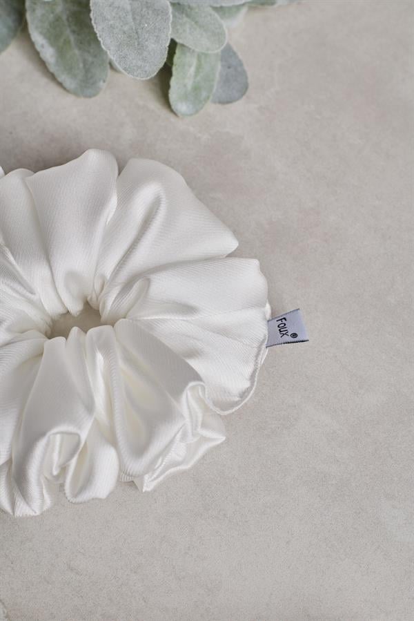 White Plea Drawstring Scrunchie
