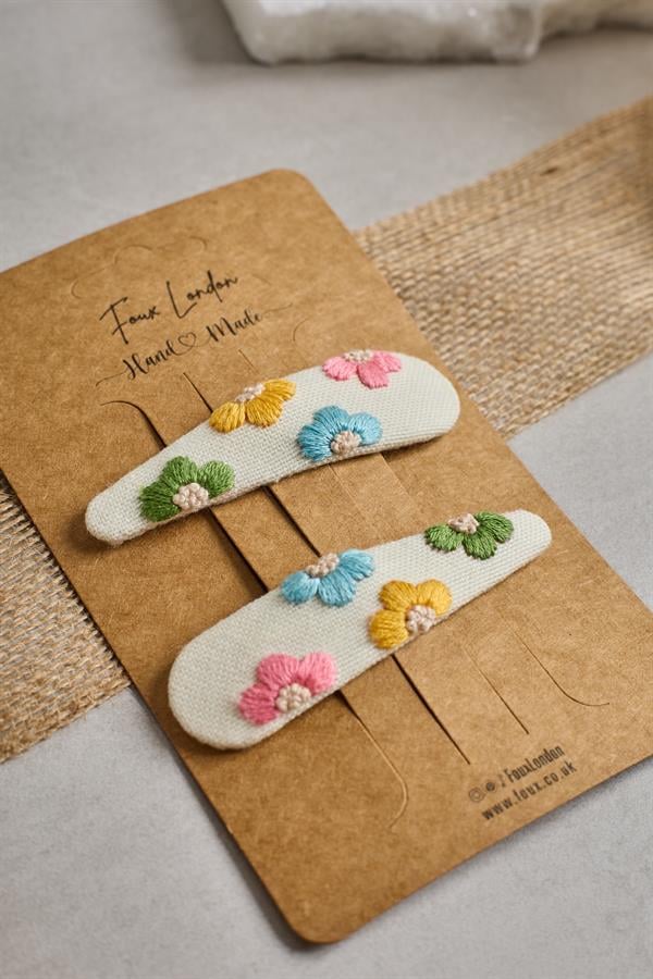 L Daisy Rainbow Embroidered Crochet Clips